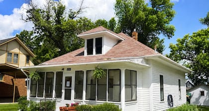 Cozy 2-bedroom house in New Rockford with AC - only 23 miles South Devils Lake!