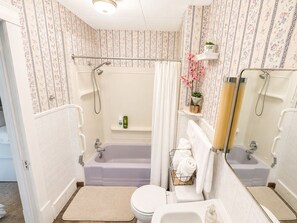 Soap, toilet paper - Cozy 2-bedroom house in New Rockford with AC - only 23 miles South Devils Lake! (New Rockford)