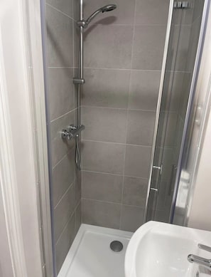 Hair dryer, towels, soap, toilet paper - Cool Central Stay |Park
Views, Zoo & Shops Nearby (Dublin)