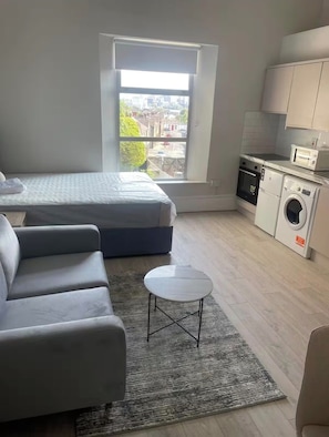Interior - Cool Central Stay |Park
Views, Zoo & Shops Nearby (Dublin)