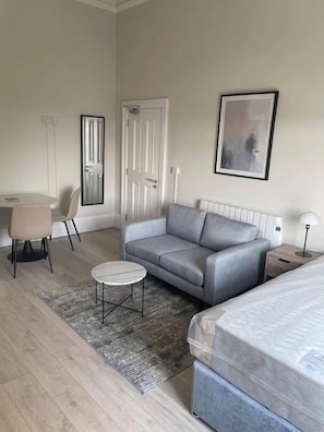 Living area - Cool Central Stay |Park
Views, Zoo & Shops Nearby (Dublin)