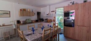 Dining - The Vacation Garden (Saint-Pierre-d'Oléron)