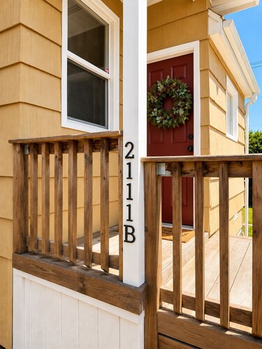  Bremerton Suite / 5-Min Walk to PSNS/ 1,200 Sq Ft / Min 30 Days / Pet Friendly!