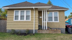 Exterior -  5-Min Walk to PSNS / 1,200 Sq Ft Furnished Suite / 30+ Nights / Pet Friendly (Bremerton)