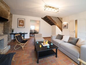 Apartment | Living room - Pretty Stone Cottage Near Beach (Landeda)