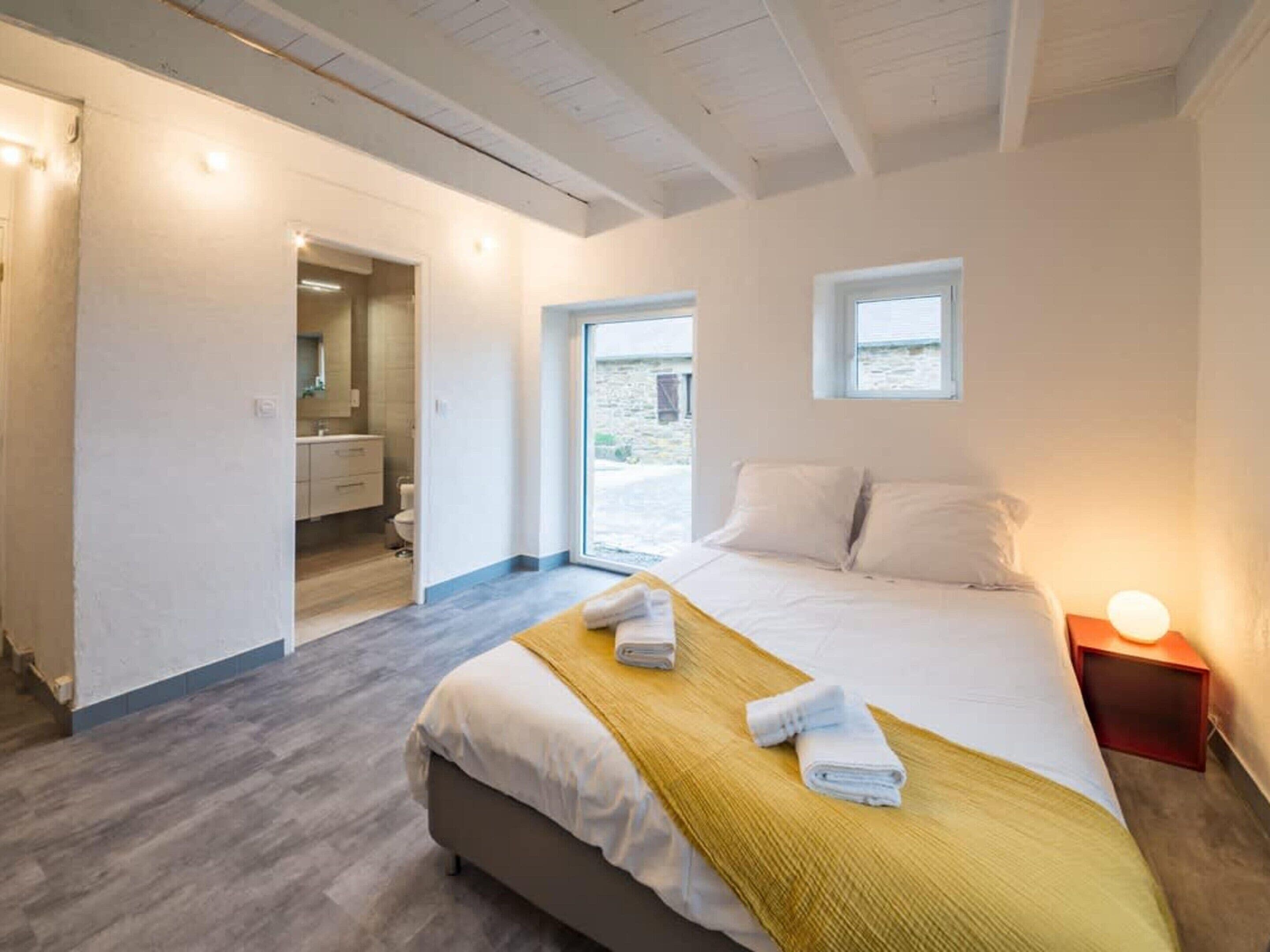 Apartment | 4 bedrooms, laptop workspace, iron/ironing board, bed sheets