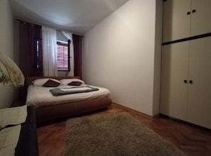 3 Schlafzimmer, Bügeleisen/Bügelbrett