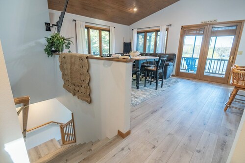3-bedroom house on Chippewa River/Lake Holcombe perfect for relaxing getaways