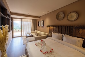 Junior Suite, Mountain View | Peti besi dalam bilik, langsir/tirai gelap terus, Wi-fi percuma 