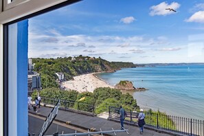A coastal view with a beach, a cliff, and a sea. - North Beach Sea View - Close to Town and Seafront (Tenby)