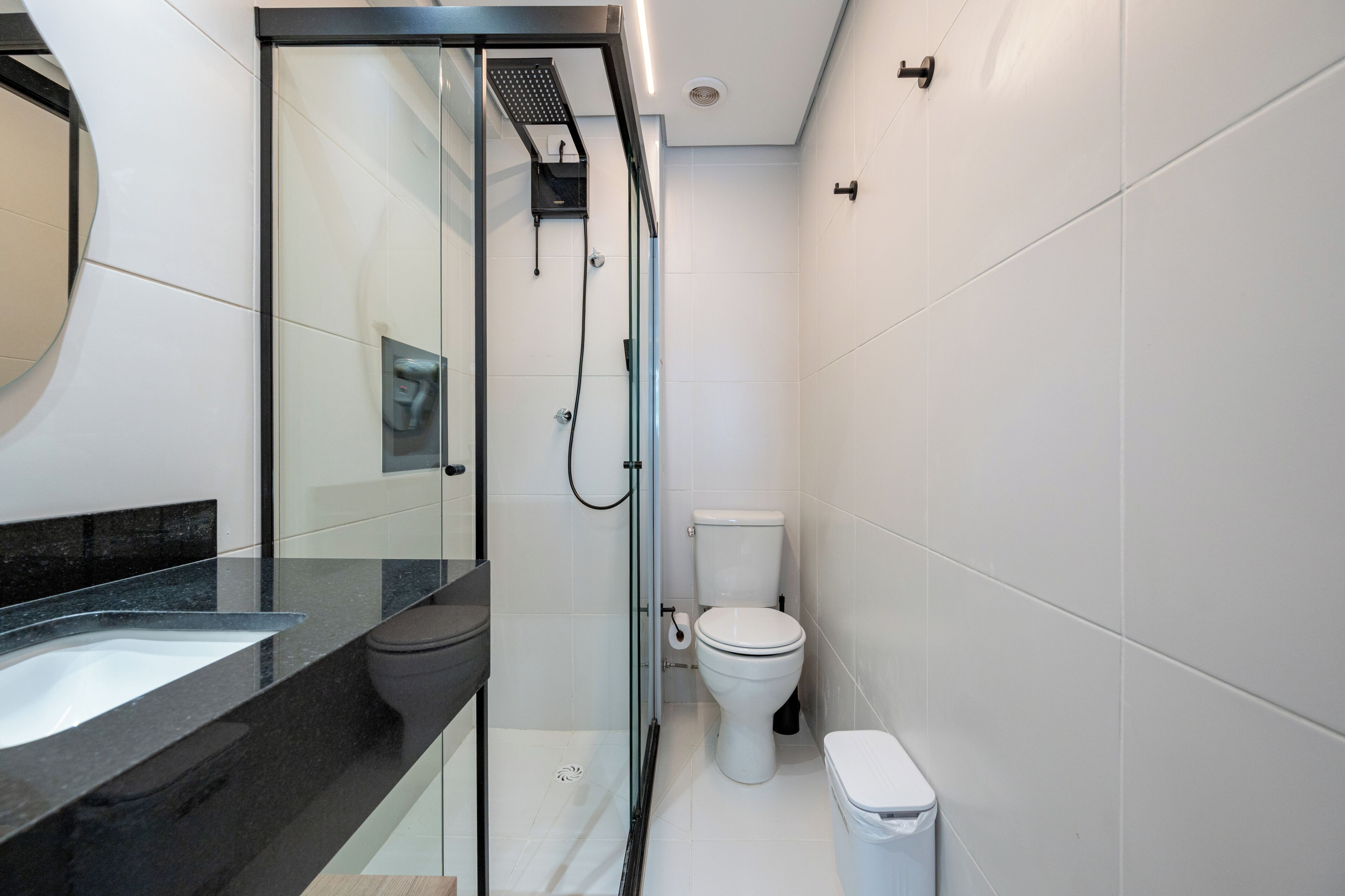 ห้องแฟมิลี่ทวิน, ระเบียง, วิวสวนหย่อม | ห้องน้ำ | ฝักบัว, ไดร์เป่าผม, ผ้าเช็ดตัว, สบู่