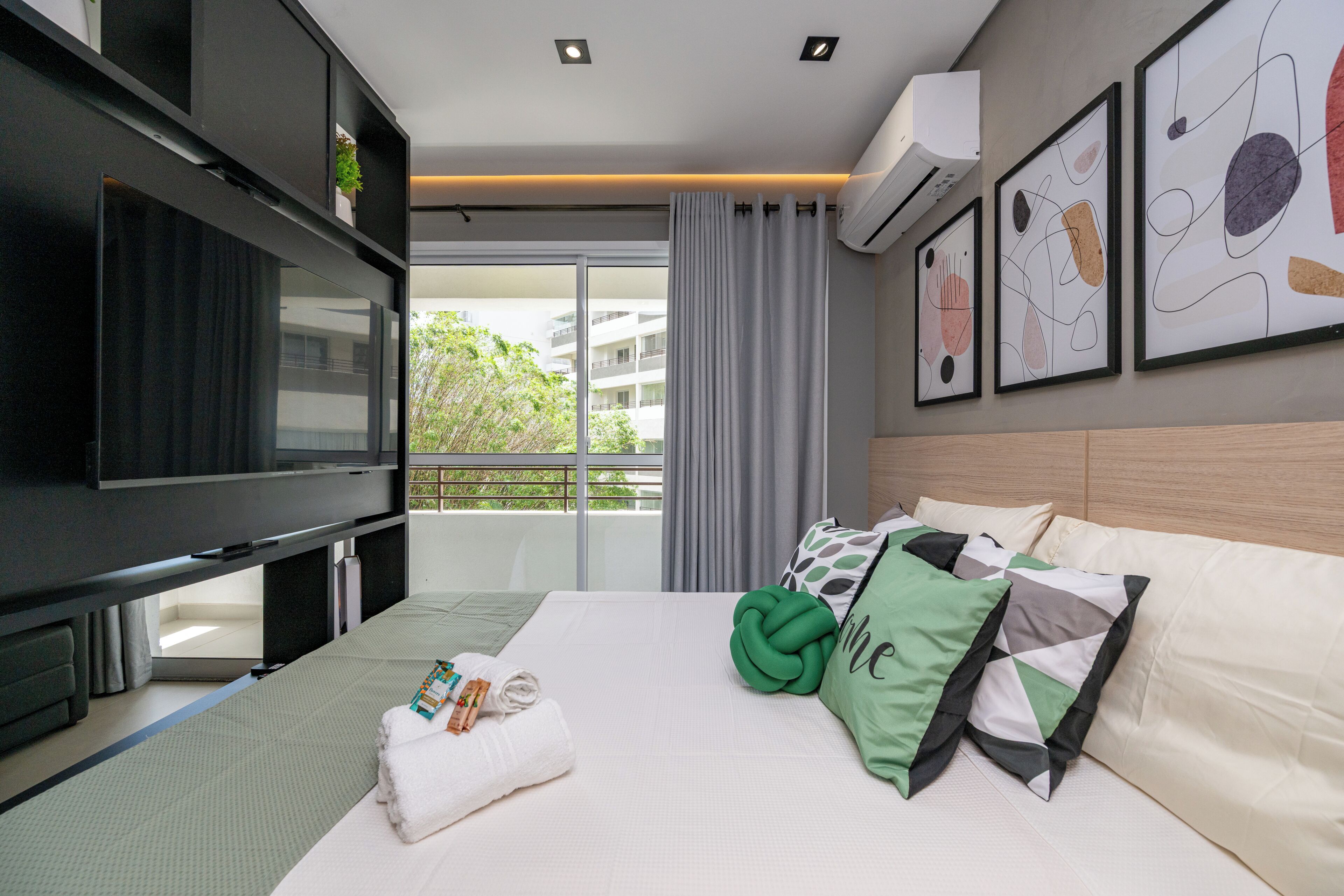 Espace de travail pour ordinateur portable, Wi-Fi gratuit, draps fournis