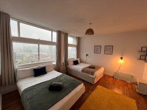 2 bedrooms, free WiFi - Apartment Sleeps 6 With Air Conditioning (Manchester)