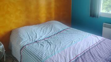 Iron/ironing board, WiFi, bed sheets