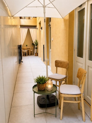 Interior - Terrace & Fireplace Hideway / Wenceslas square (Hlavní město Praha)