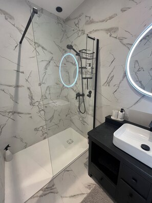 Bathroom - Pau, right in the heart of downtown: Luxury 2-bedroom apartment; Pets allowed (Pau)