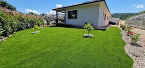 Property grounds - Exceptional villa with a private pool in the heart of Casinca (Penta-di-Casinca)