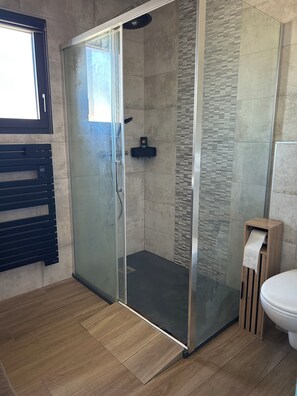 Bathroom - Exceptional villa with a private pool in the heart of Casinca (Penta-di-Casinca)