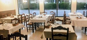 Dining - Hostal Restaurant Sant Marçal  (Amer)