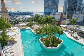 Outdoor pool, a heated pool - Corner Bay-View Stay with Pool and Balcony in Miami G2515 (Miami Beach)