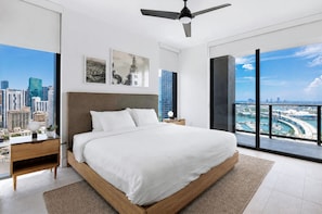 3 bedrooms, iron/ironing board, WiFi (free), bed sheets - Corner Bay-View Stay with Pool and Balcony in Miami G2515 (Miami Beach)
