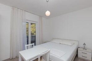 1 Schlafzimmer, Bügeleisen/Bügelbrett