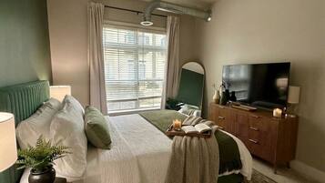 1 slaapkamer, een bureau, een strijkplank/strijkijzer, gratis wifi