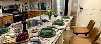 Steps from Notre Dame•The Emerald Suite+ Parking