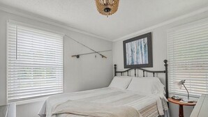 2 bedrooms, iron/ironing board, WiFi (free), bed sheets