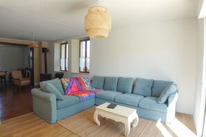 Smart TV, fireplace, DVD player, foosball - 200 m² country house, Gypsy charm, in a quiet setting, close to nature (Marcq)