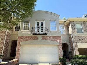 Exterior - Luxury Atlanta Townhome- Near Airport- 15 Min to Mercedes-Benz Stadium (Atlanta)