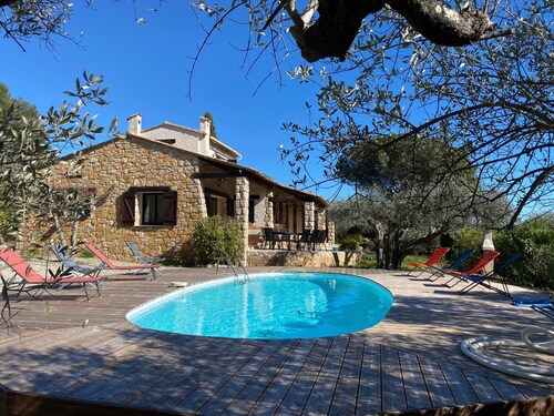 Var Côte d'Azur - In a quiet location, modern villa with a pool for 8 people and air conditioning