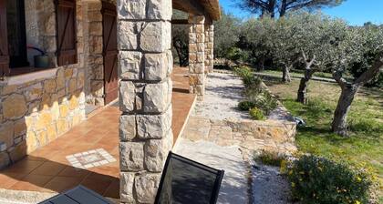 Var Côte d Azur - au calme, villa moderne avec piscine 8 personnes air climatisé