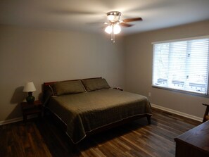 3 bedrooms, desk, iron/ironing board, free WiFi - Bring your boat to Lake Coronado and have some fun on the water (Hot Springs Village)
