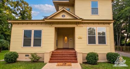 3-bedroom apartment in pleasant Buena Vista with AC