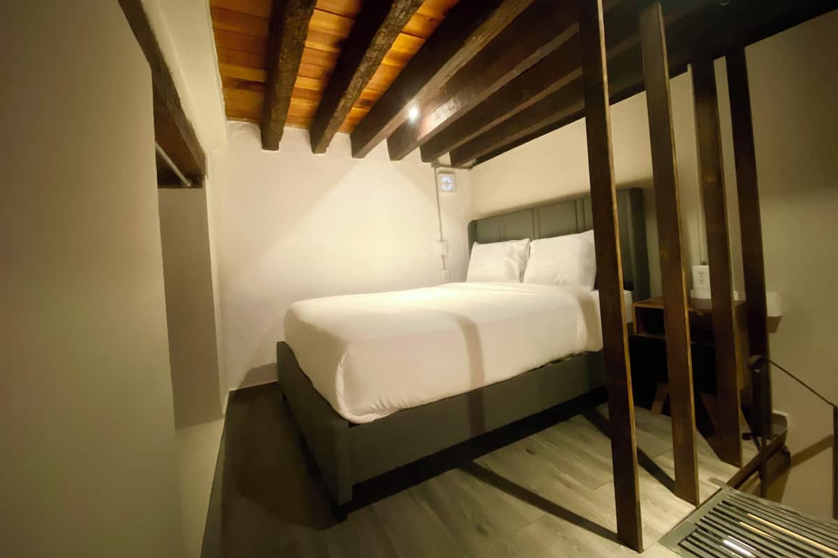 Basic Double Room | Iron/ironing board, free WiFi, bed sheets