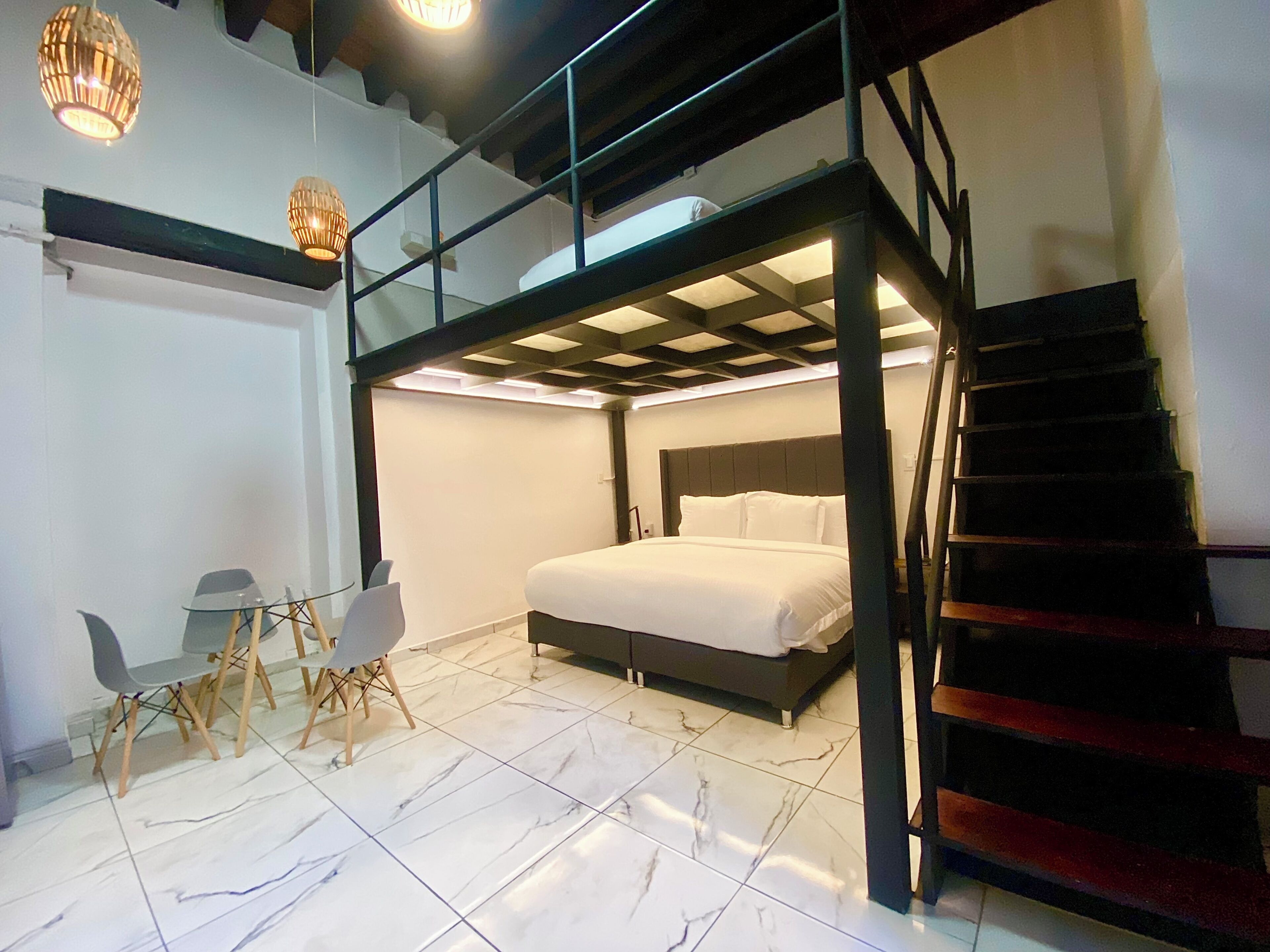 Comfort vierpersoonskamer | Een strijkplank/strijkijzer, gratis wifi, beddengoed