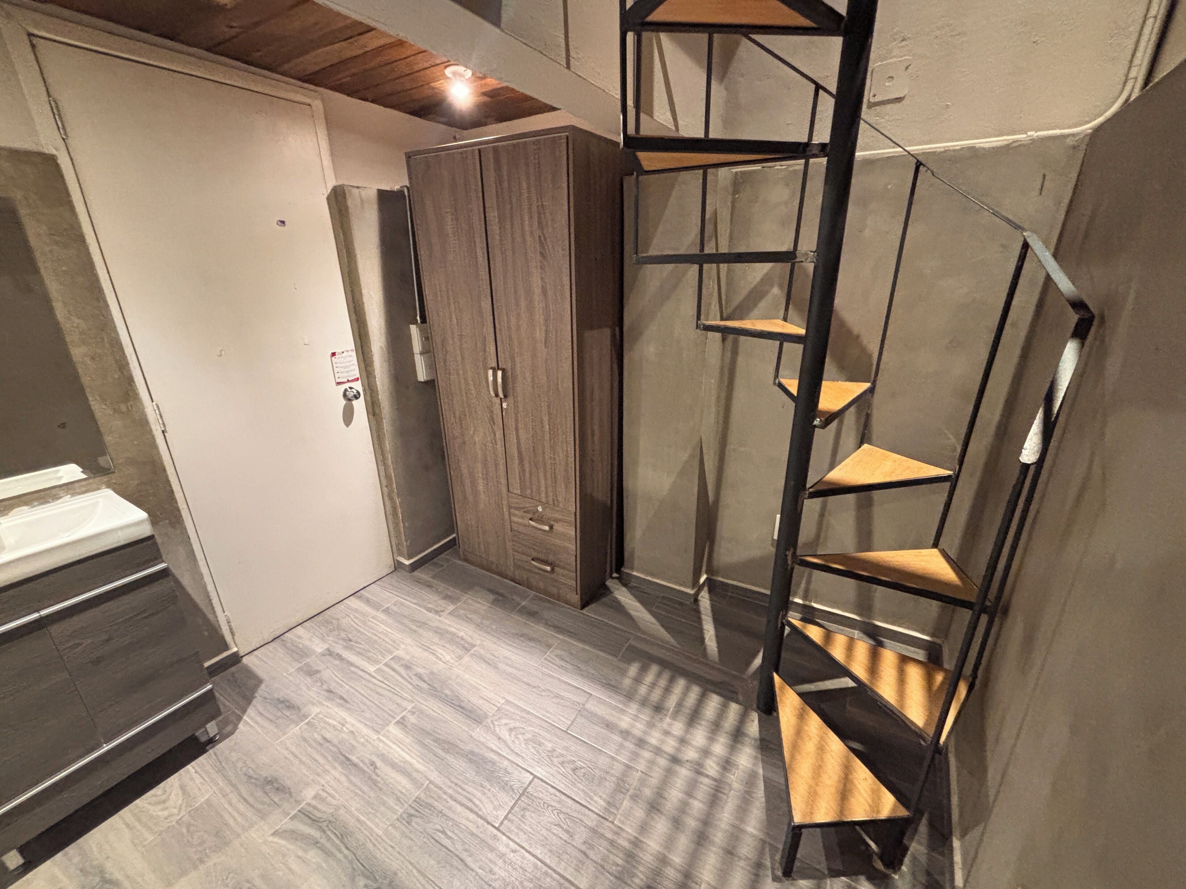 基础双人房 | 熨斗/熨板、免费 WiFi、床单