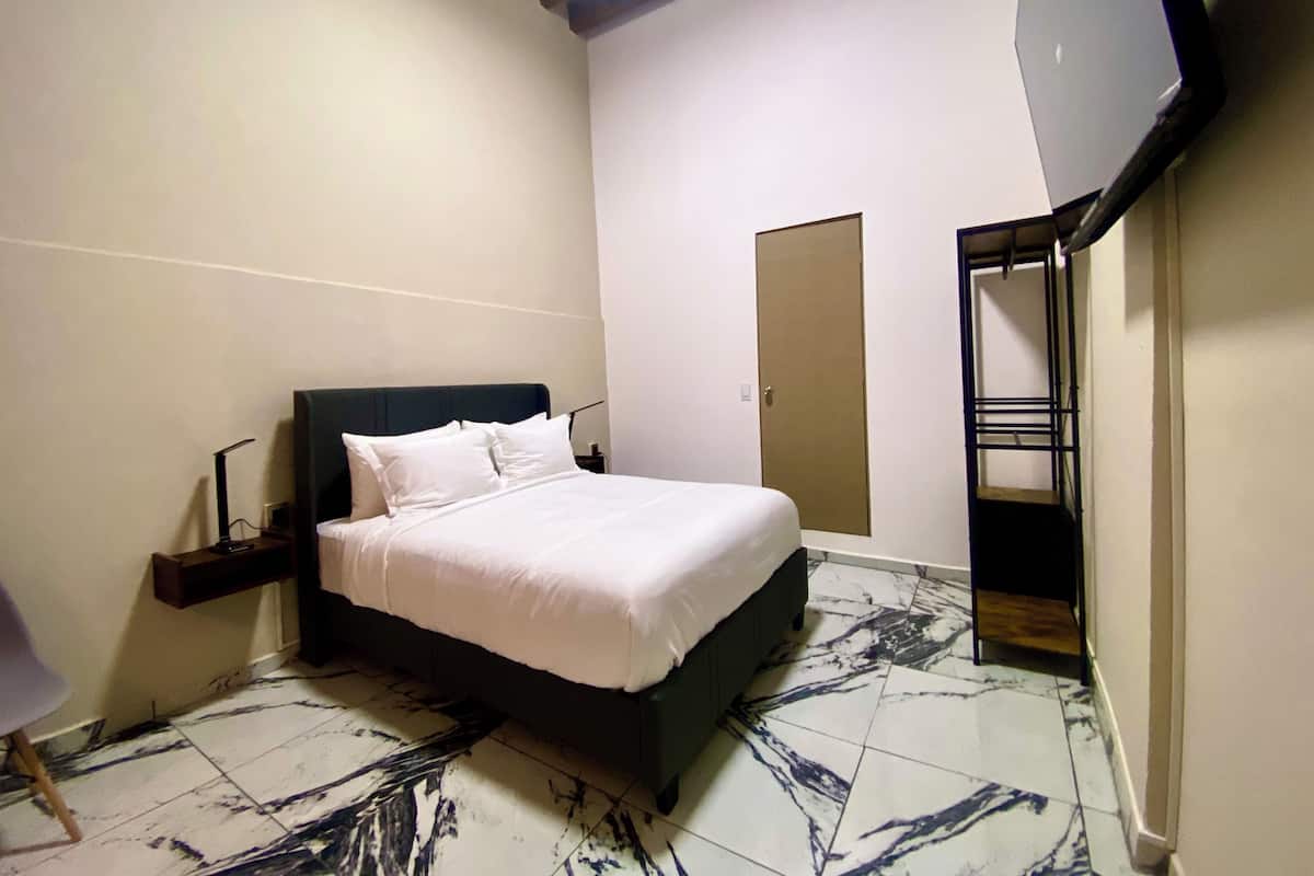 Double Room | Iron/ironing board, free WiFi, bed sheets