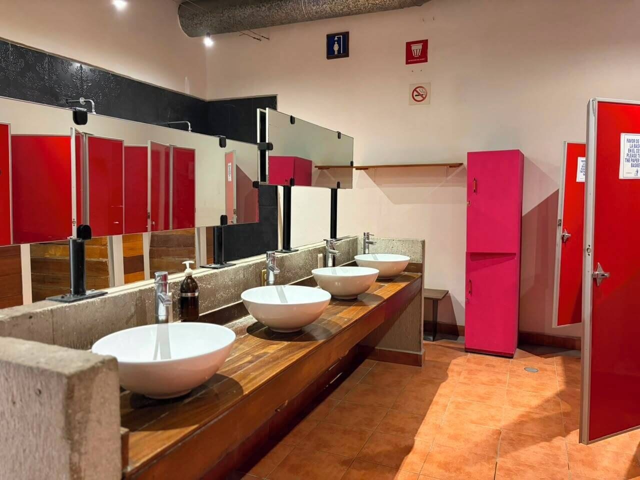 Single bed in Shared Dormitory for Women with 7 Beds | Bathroom | Combined shower/tub, rainfall showerhead, free toiletries, hair dryer