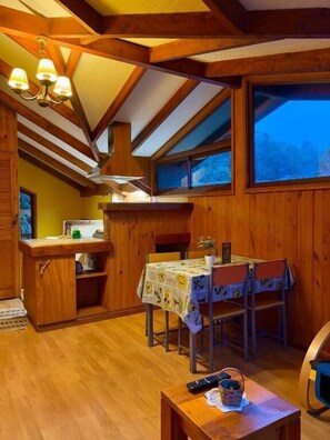 Standard-Apartment, Nichtraucher, Flussblick | Speisen