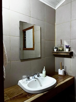 Standard-Apartment, Nichtraucher, Flussblick | Badezimmer