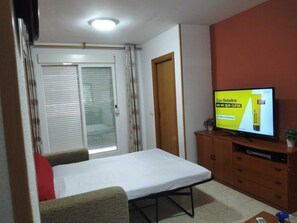 2 Schlafzimmer, Bügeleisen/Bügelbrett, Bettwäsche