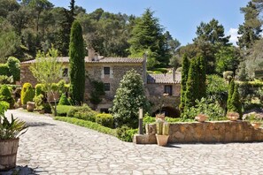 House, 6 Bedrooms, Private Pool, Mountainside | Property grounds - MOLÍ DE CAN BURJATS (Mont-ras)