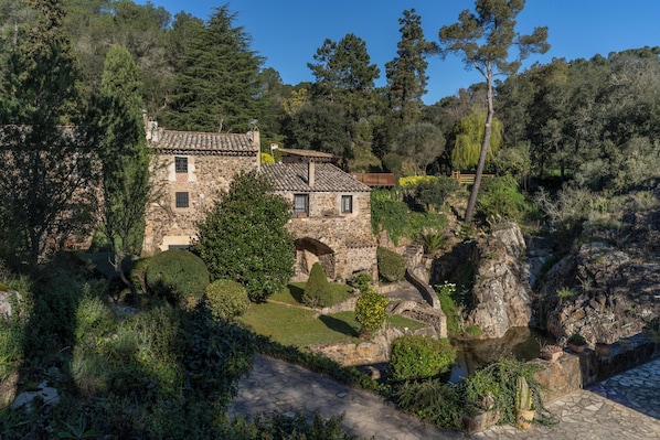 Exterior - MOLÍ DE CAN BURJATS (Mont-ras)