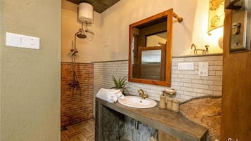 Towels, soap, shampoo, toilet paper