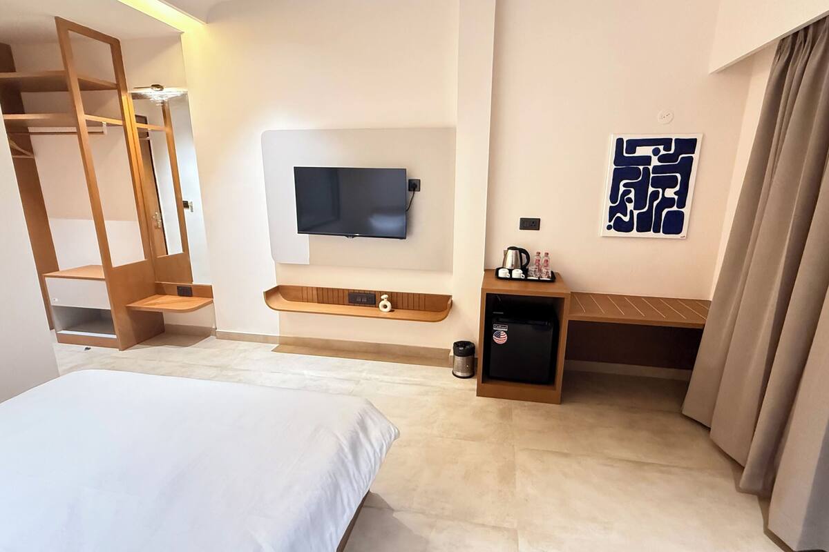 Deluxe Double Room, Mountain View | Free WiFi