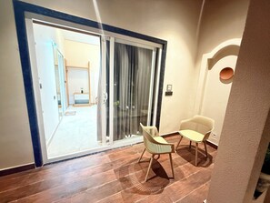 Deluxe Double Room, Mountain View | Interior