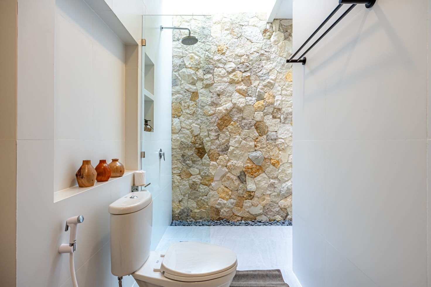 Luxury Double Room, 1 King Bed, Non Smoking, Pool View | Bathroom | Shower, free toiletries, hair dryer, soap