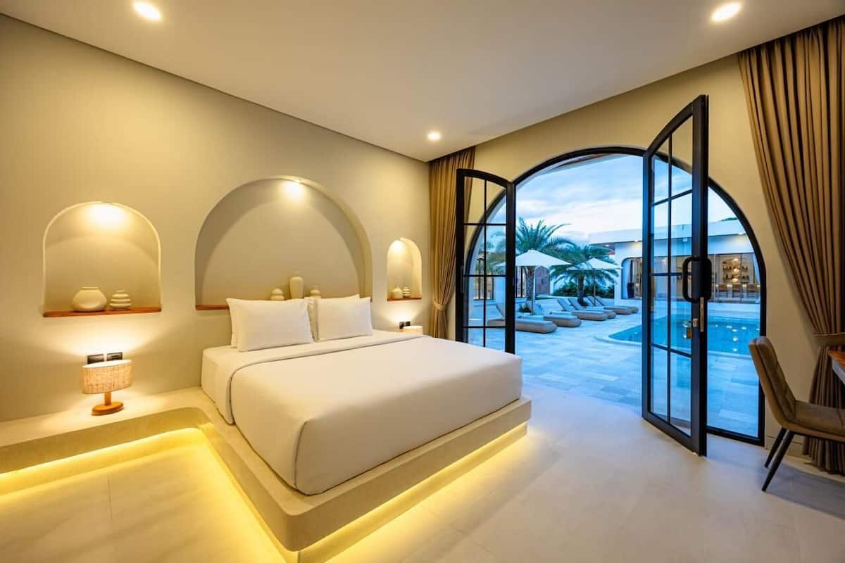 Phòng đôi Cao cấp, 1 giường cỡ king, không hút thuốc, quang cảnh hồ bơi | Bộ trải giường bằng vải cotton Ai Cập, bộ đồ giường cao cấp